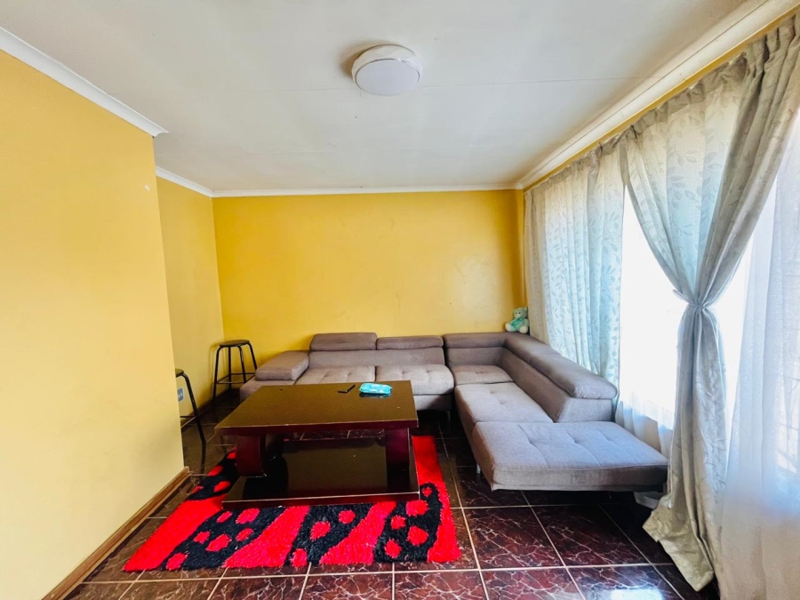 3 Bedroom Property for Sale in Molifi Tau Kloof Free State